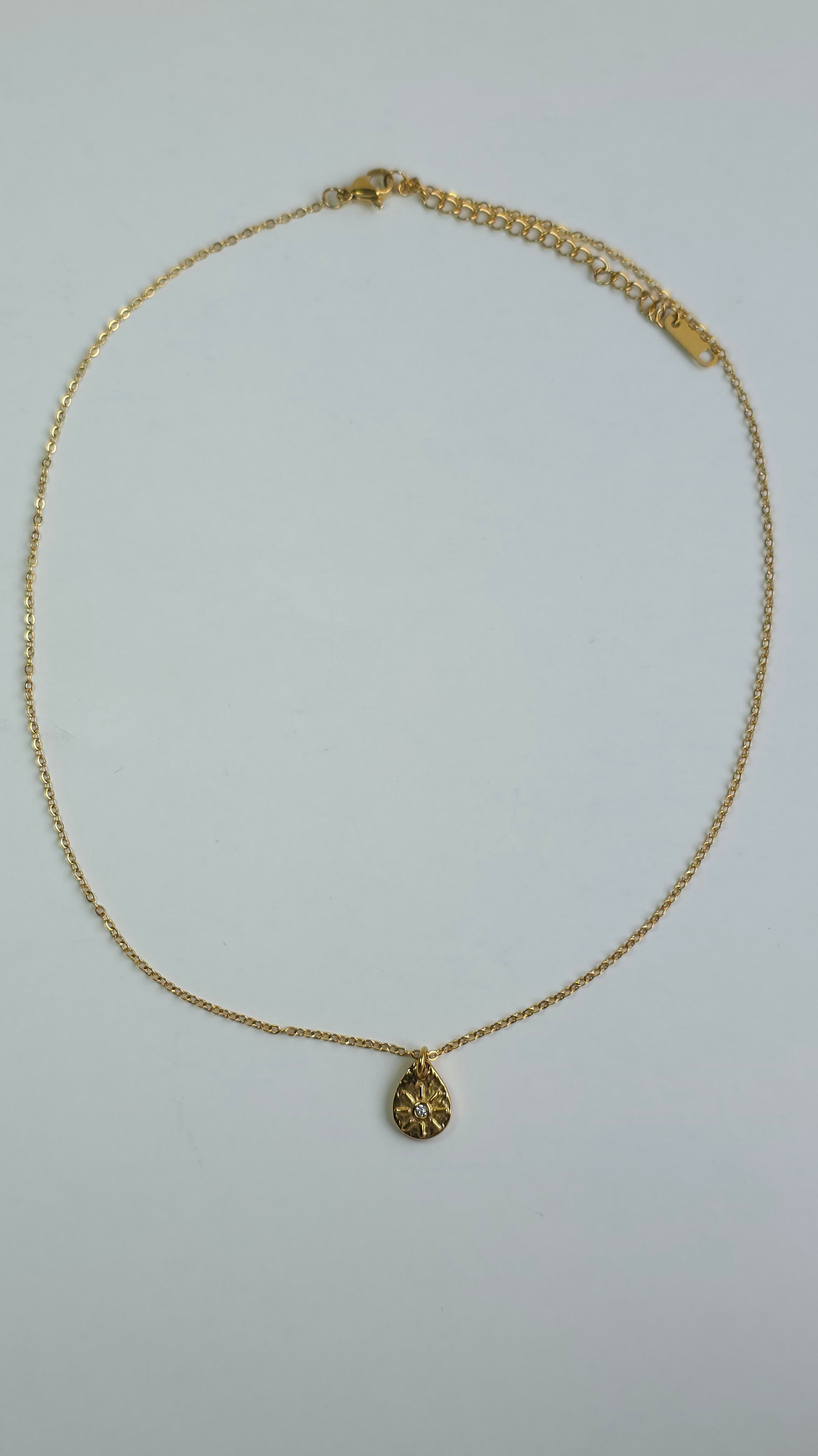 Collar con colgante redondo