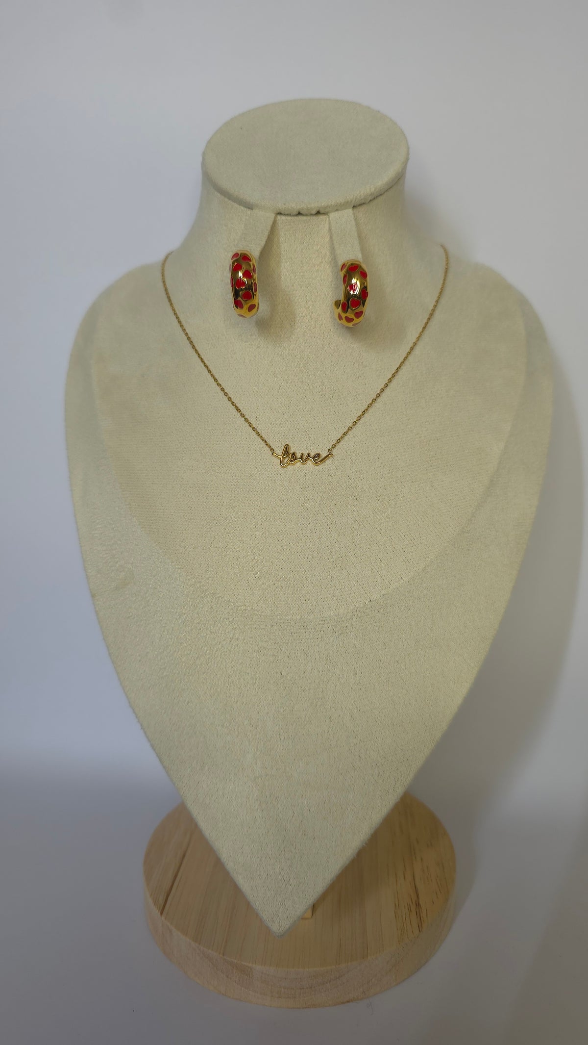 Conjunto collar Love con anillos y aros de corazón