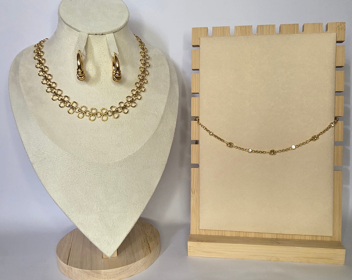Conjunto collar trébol con aros redondos y pulsera