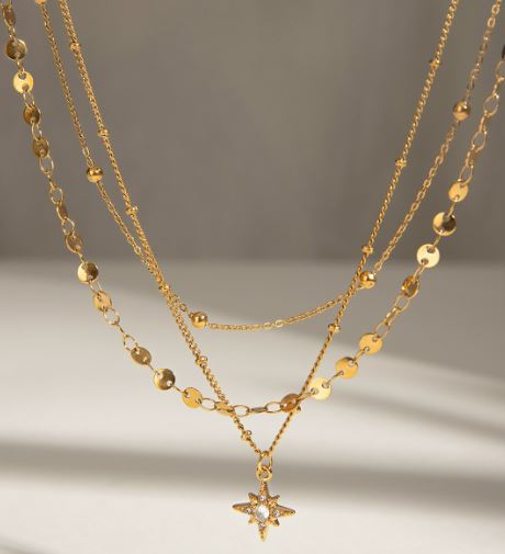 Collar con dije de estrella de tres capas