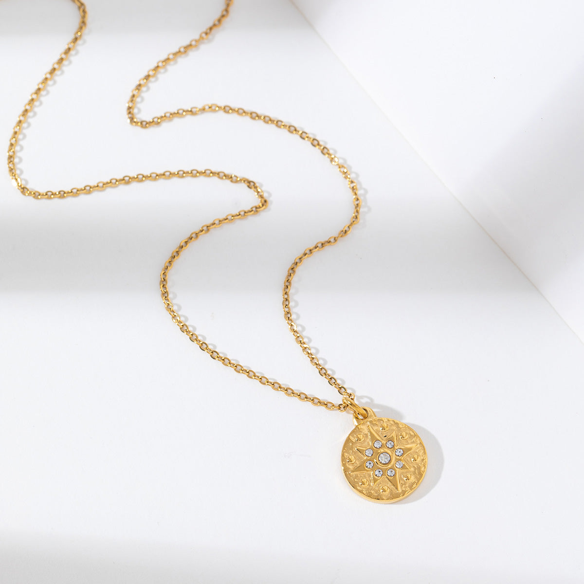 Collares con colgante redondo