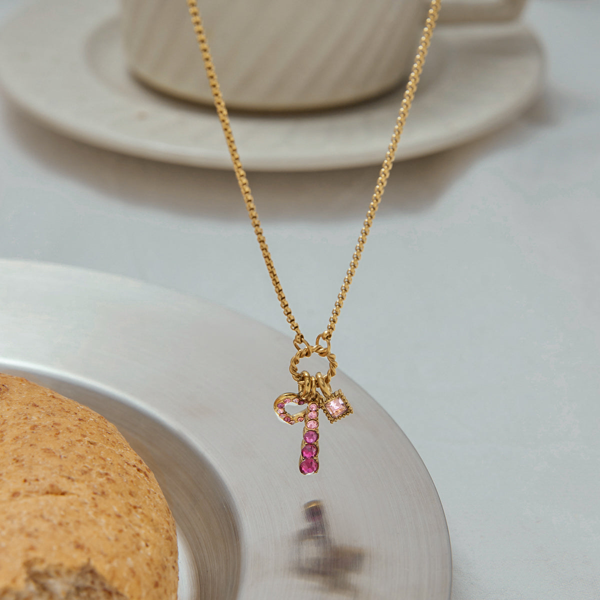 Collar con colgante de bloques de circonita rosa