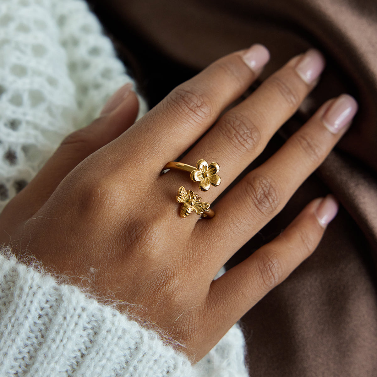 Anillo ajustable flor y abeja