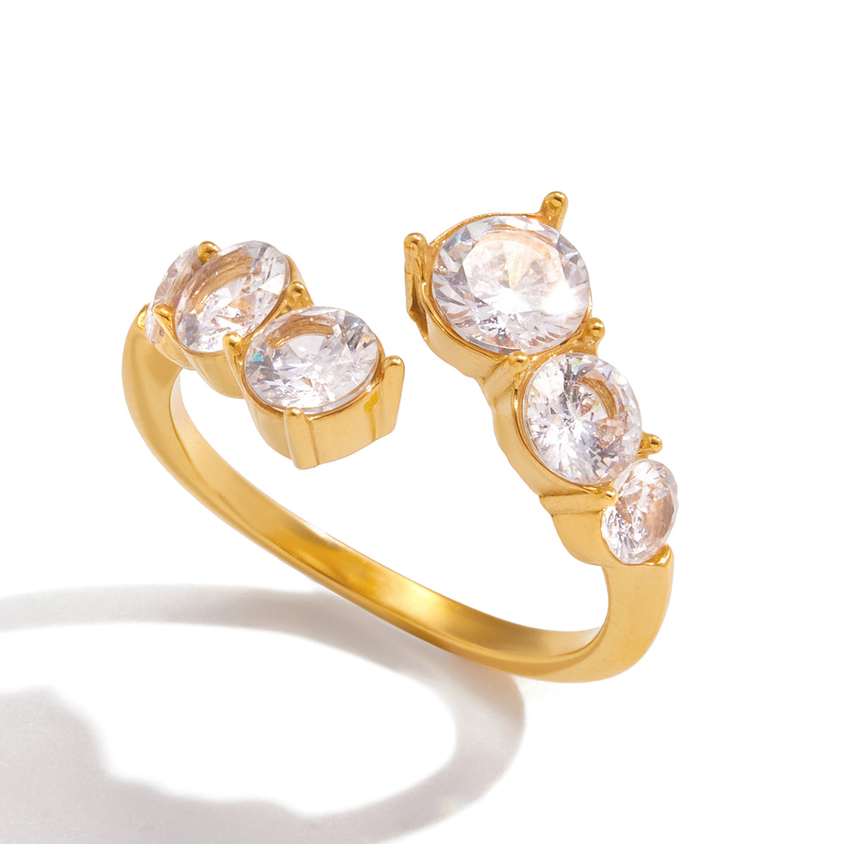 Anillo ajustable con circonita blanca redonda entrelazada