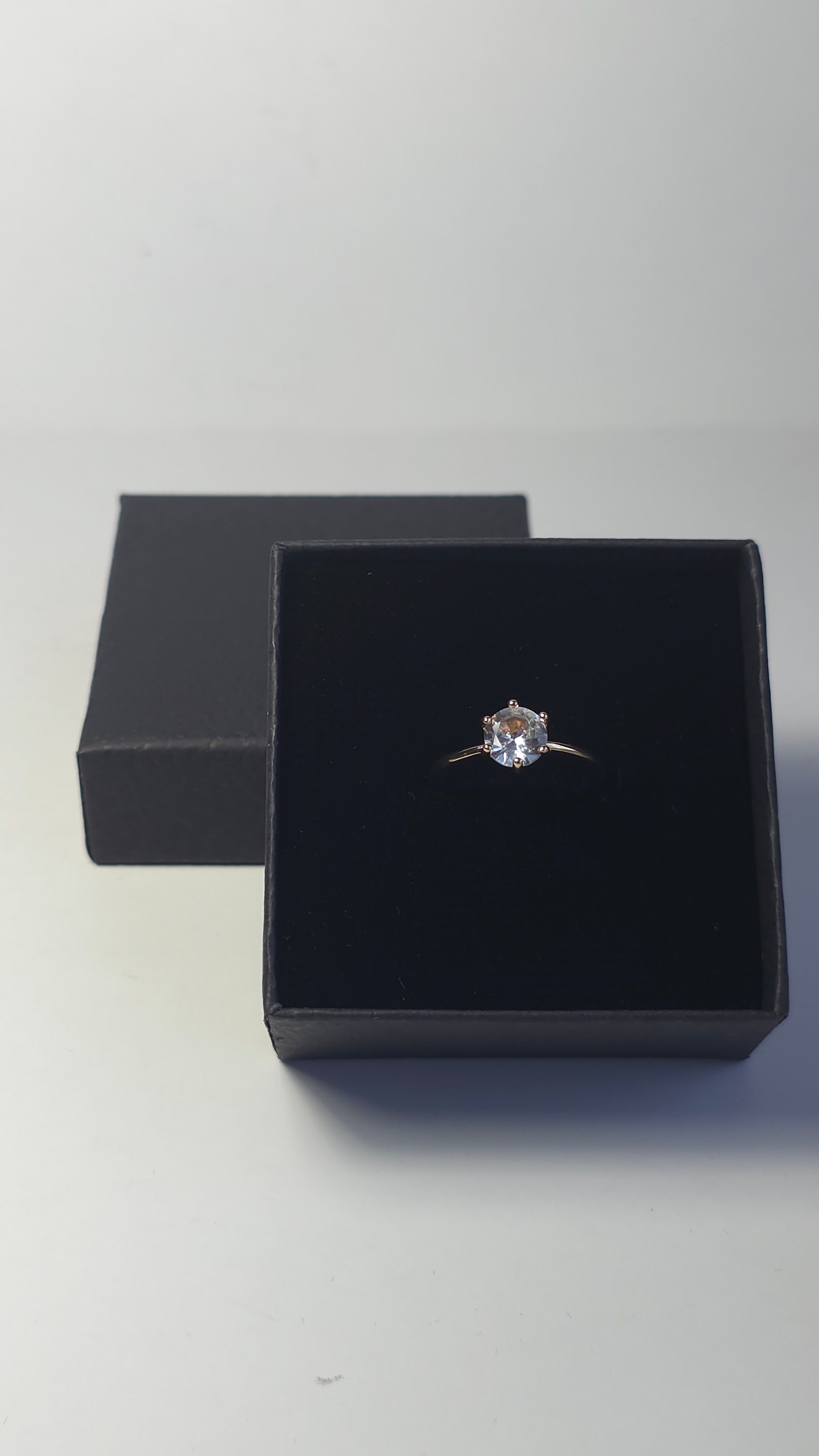 Anillo solitario con circonita transparente con circonita cúbica