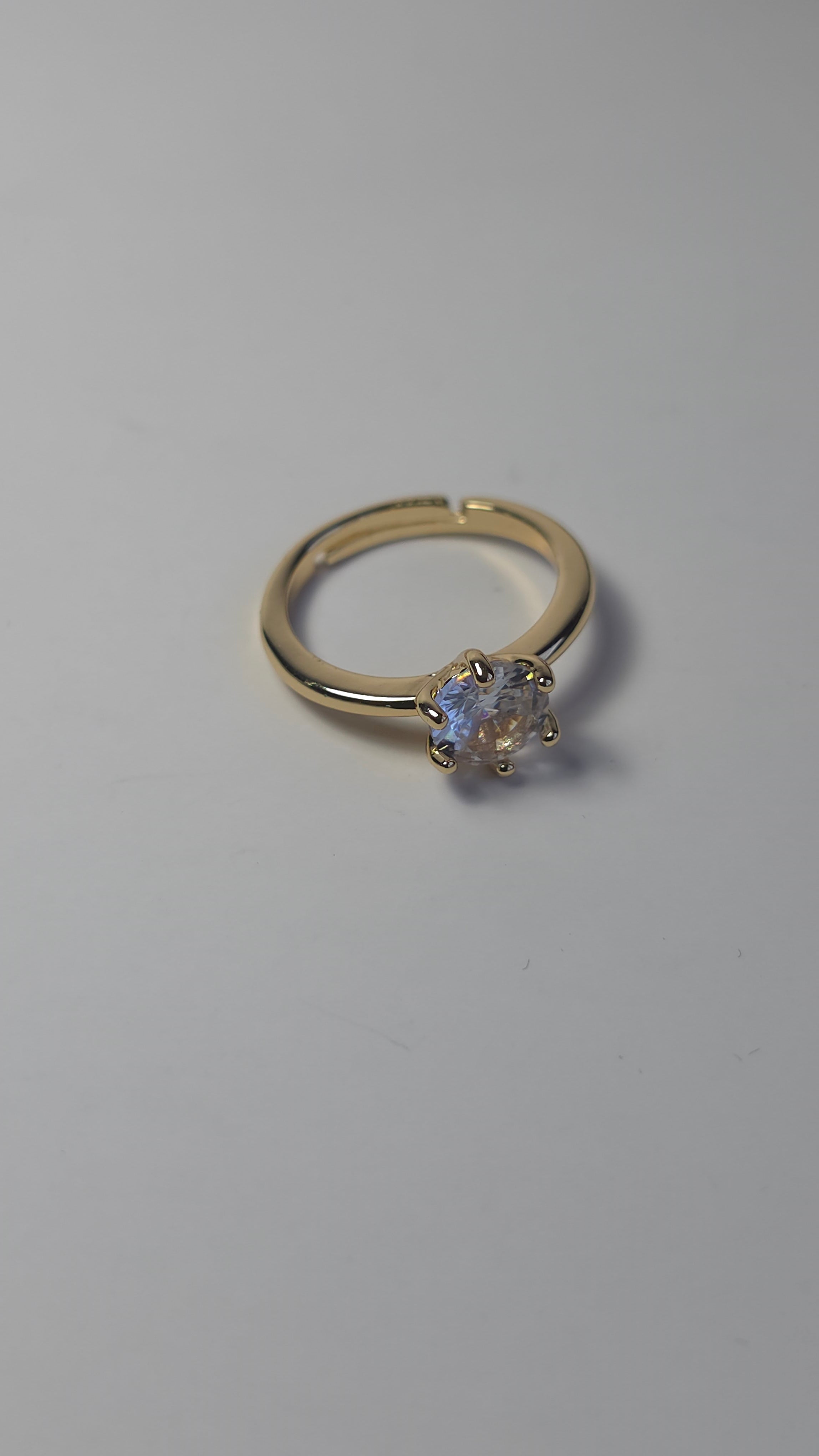 Anillo solitario con circonita transparente con circonita cúbica