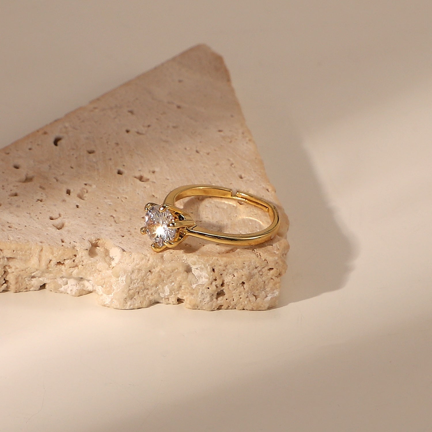 Anillo solitario con circonita transparente con circonita cúbica