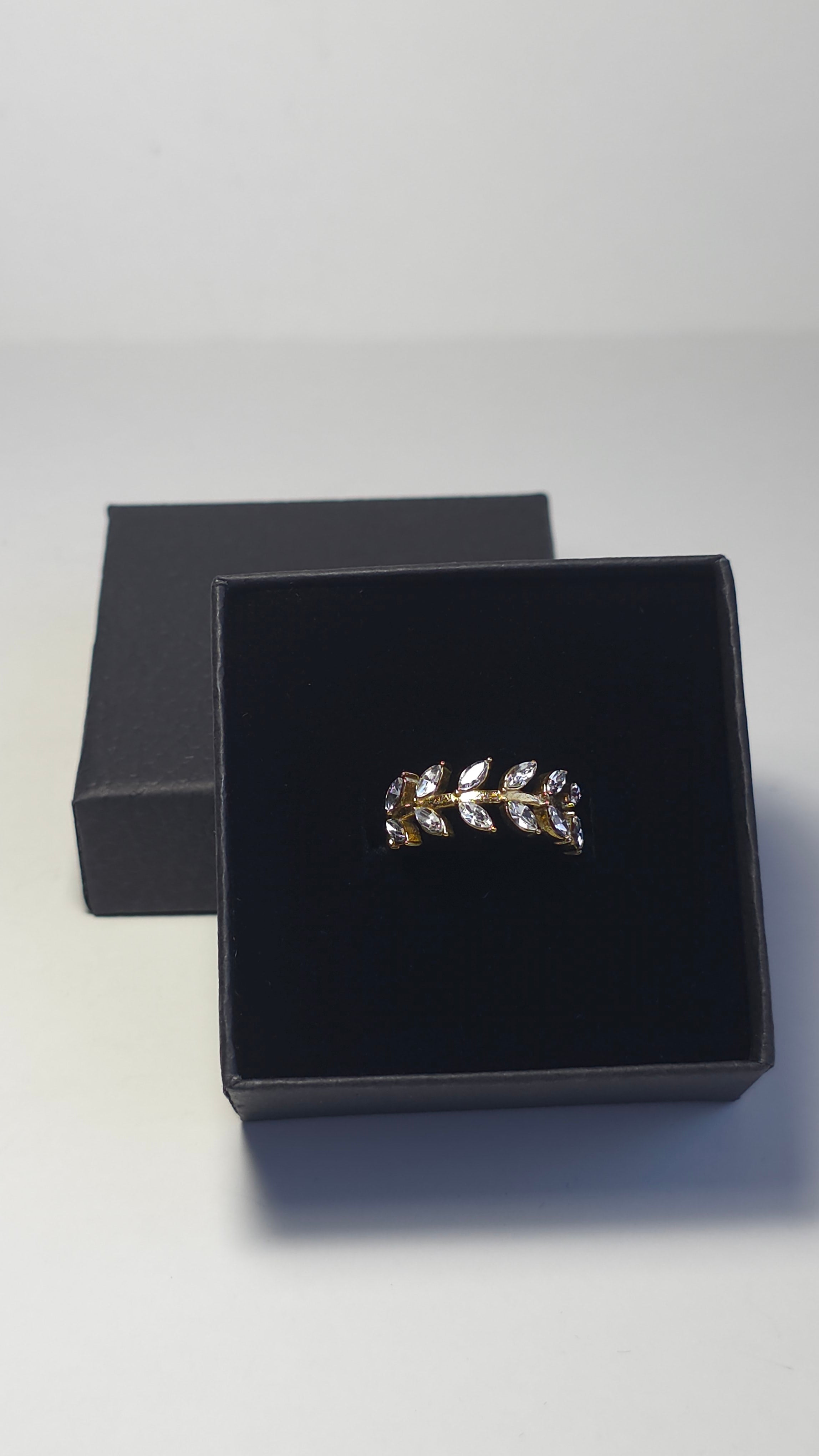Anillos ajustables de circonita cúbica blanca con diseño de hoja de rama